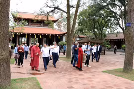 Delegates tour the Con Son relic site in Hai Duong province on May 16. (Photo: VNA)