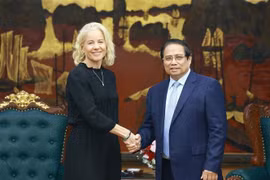 Prime Minister Pham Minh Chinh hosts Susanna Campbell, Chair of Swedish textile recycling group SYRE. (Photo: VNA)