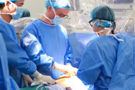 The surgeons operated on the patient. (Photo: 108 Military Central Hospital)