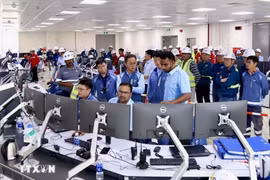 Leaders of PV Power and engineers officially operate the Nhon Trach 3 Power Plant as it connects to the national grid. (Photo published by VNA)