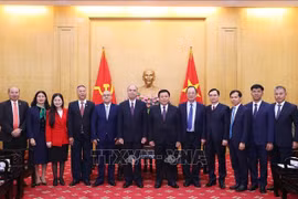 Ho Chi Minh National Academy of Politics (HCMA) President Nguyen Xuan Thang meets with the Ambassadors of Cuba and Canada to Vietnam in Hanoi on February 17. (Photo: VNA)