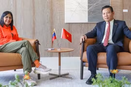 Venezuela’s Executive Vice President Delcy Rodríguez meets with Vietnamese Ambassador to Venezuela Vu Trung My. (Photo: Vietnamese Embassy in Venezuela)