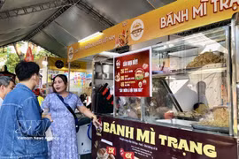 Visitors attend the fourth Vietnam Banh Mi Festival 2026 to explore iconic Vietnamese banh mi brands. (Photo: VNA)