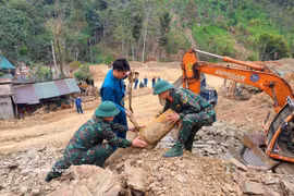 A 250kg unexploded wartime bomb is safely detonated in Nghe An province. (Photo: VNA)