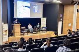 Assoc. Prof. Dr Nguyen Viet Nhung, Dean of Medicine at University of Medicine and Pharmacy, Vietnam National University (VNU) Hanoi, speaks online on Vietnam’s digital transformation strategy in medical education. (Photo: VNA) 