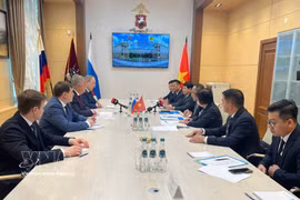 A delegation from the Hanoi Department of Public Security holds a meeting with the Moscow Main Directorate of Internal Affairs on June 4, 2026, focusing on security and public order, tackling crime, and implementing bilateral agreements. (Photo: VNA)