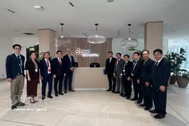 The Quang Ngai provincial delegation poses for a commemorative photo with leaders of EDF following their working session in France. (Photo: VNA)