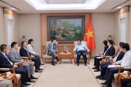 Deputy Prime Minister Nguyen Chi Dung at a meeting with Fung Wai Ka Thomas, Director of CCC Infrastructure, July 16, 2025. (Photo: VNA) 