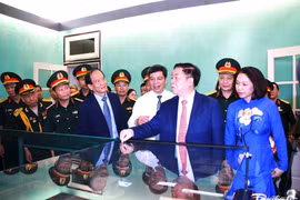 Officials visit House and Tunnel D67, a site of great historical significance from the Ho Chi Minh era. (Photo: daidoanket.vn)