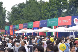 Just a stroll through the festival allow visitors to “travel” through dozens of cultures by taste. (Photo: VietnamPlus)