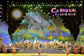 A dancing performance at the opening ceremony of Ha Long Carnival 2025. (Photo: VNA)