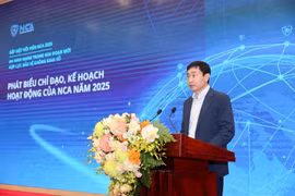 Lieutenant General Nguyen Minh Chinh, Director of the Department of Cybersecurity and High-Tech Crime Prevention and Control (A05) under the Ministry of Public Security, and Permanent Vice President of the National Cybersecurity Association, speaks at the event. (Photo: VietnamPlus)