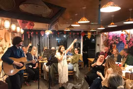 A musical performance at Saigon Lotus drew enthusiastic response from visitors. (Photo published by VNA)