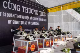 The memorial and burial services are held at the Ngoc Hoi martyrs’ cemetery of Kon Tum province on May 16. (Photo: VNA)