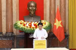 State President Luong Cuong donates to support those affected by Typhoon Bualoi. (Photo: VNA)