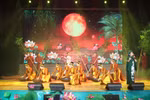 An art performance at the opening ceremony of the film week. (Photo: VNA)