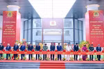 Party General Secretary To Lam, Minister of Public Security Luong Tam Quang and other Party and State leaders and former leaders cut the ribbon to inaugurate the Ministry of Public Security's Headquarters. (Photo: VNA)