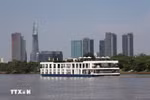 A luxury cruise ship carrying visitors along the Saigon River in Ho Chi Minh City. (Photo: VNA)