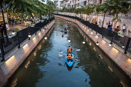 Tourists in Bangkok, Thailand. (Photo: Xinhua/VNA)