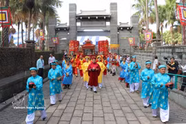 A ceremonial procession presents offerings, fruits and southern specialties to the Hung Kings. (Photo: VNA)