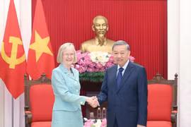 Party General Secretary To Lam (right) and Australian Ambassador to Vietnam Gillian Bird. (Photo: VNA)