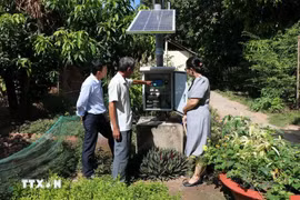 A meteorological observation station is installed in Tan Thuan Tay commune, Cao Lanh city, Dong Thap province to support irrigation for over 500 hectares of mango growing area. (Photo: VNA)