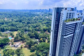 Green spaces and high-rise buildings viewed from Skyville-Dawson, Singapore. (Photo: VNA)