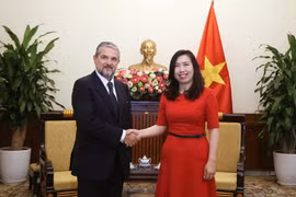 Deputy Minister of Foreign Affairs Le Thi Thu Hang (right) meets with Deputy Minister for Enterprises and Made in Italy Valentino Valentini in Hanoi on September 3. (Source: baoquocte.vn)