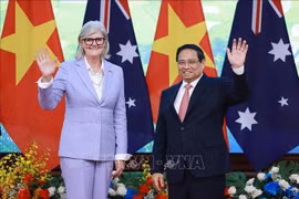 Prime Minister Pham Minh Chinh (R) meets with Australian Governor-General Sam Mostyn in Hanoi on September 10. (Photo: VNA)