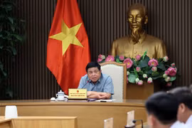 Deputy Prime Minister Nguyen Chi Dung speaks at the meeting. (Photo: VNA)