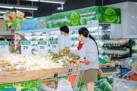 At a WinCommerce supermarket (Photo: VNA)