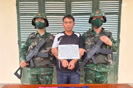 The suspect and seized items (Photo published by VNA)