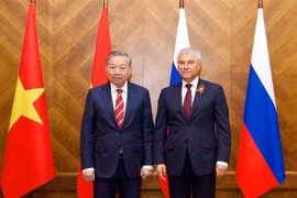 Vietnamese Party General Secretary To Lam (L) and Chairman of the State Duma of the Federal Assembly of the Russian Federation Vyacheslav Volodin at their meeting in Moscow on May 10 (Photo: VNA)
