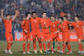 Vietnamese players celebrate their 3-1 win over Singapore in the ASEAN Cup's semi-final second leg match on December 2 in Phu Tho province. (Photo: VNA)