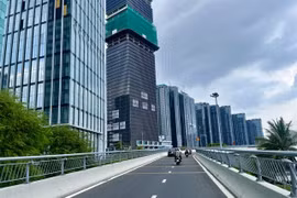 High-end apartment buildings in downtown HCM City, where prices have hit record highs of up to VNĐ600 million ($23,500) per square metre. (Photo: VNA)