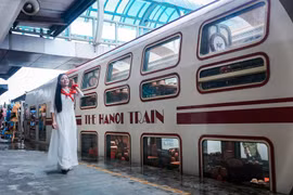 The cultural train tour The “Hanoi Five City Gates” Train (The Hanoi Train) offers a distinctive and culturally rich tourism product. (Photo: VNA)