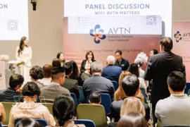 Participants engage in lively exchanges and shared ideas at the event (Photo: VNA)