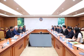 At the meeting between Minister of Finance Ngo Van Tuan held talks with Yasushi Masaki, visiting Deputy Secretary-General of the Organisation for Economic Co-operation and Development, in Hanoi. (Photo: thoibaotaichinhvietnam.vn)