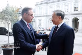 Belgian Prime Minister Bart De Wever welcomes General Secretary of the Communist Party of Vietnam Central Committee and President To Lam. (Photo: VNA)