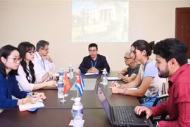 Vietnamese and Cuban participants in the seminar. (Photo: VNA)