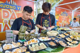 Dishes from Da Nang and central Vietnam are introduced to tourists at the Da Nang Food Tour Festival 2026 (Photo: VNA)