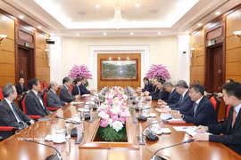 The meeting between Politburo member and Permanent member of the Communist Party of Vietnam (CPV) Central Committee’s Secretariat Tran Cam Tu and Executive Acting Secretary General of the LDP Hagiuda Koichi in Hanoi on July 21 (Photo: VNA)