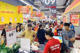 Retail sales of goods reached 1.3 trillion VND in Q1, accounting for 76.8% of the total, and up 8.8% from the same period last year. (Photo: VNA)