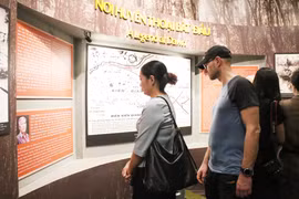 Foreign tourists visit the War Remnants Museum in Ho Chi Minh City. (Photo: VNA)