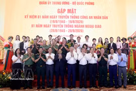 General Secretary of the Communist Party of Vietnam Central Committee and President To Lam and officials pose for a group photo at the gathering on August 17. (Photo: VNA)