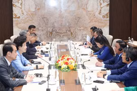 A view of the meeting in Hanoi on June 9 between Politburo member and Permanent member of the Communist Party of Vietnam (CPV) Central Committee’s Secretariat Tran Cam Tu and a delegation of the Chinese People's Political Consultative Conference National Committee. (Photo: VNA)