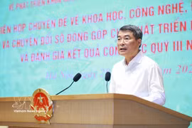 Prime Minister Le Minh Hung chairs an online meeting on September 28 to explore ways science and technology, innovation and digital transformation can contribute more effectively to socio-economic growth. (Photo: VNA)