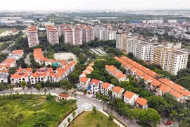 With systematic infrastructure investment, many large-scale urban areas have been established, contributing to changes in the population and economic structure in Gia Lam district (Hanoi). (Photos courtesy of the Coordination Office of the New-Style Rural Development Programme in Hanoi)