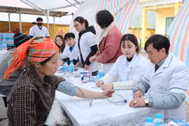 Basic social services such as healthcare, education, clean water, and information access have been expanded to meet the demand of rural residents, especially ethnic minorities. (Photo: VNA)