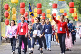 Chinese tourists visit the Thang Long Imperial Citadel in Hanoi. (Photo: VNA)